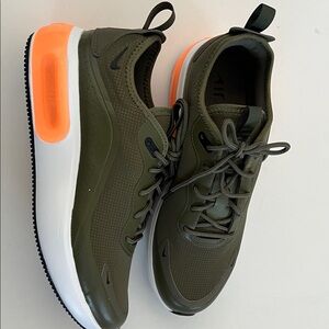 Wimen’s Nike Air Max Dia; size 9. Medium Olive/Black ; NIB